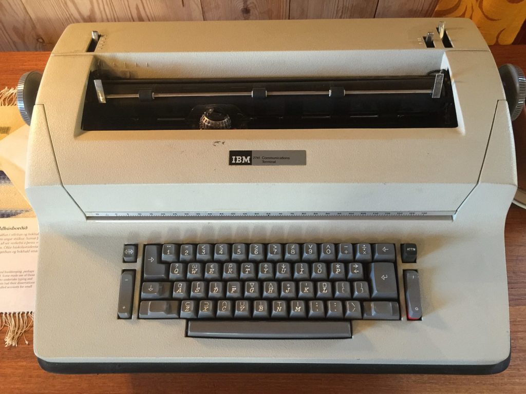Image of IBM2741 Oscar.nierstrasz, CC BY-SA 4.0 , via Wikimedia Commons